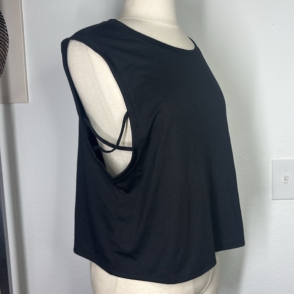 Wildfox SweaBlack Criss Cross Sides Boxy Muscle Tank Top Haley Crop size L - Picture 4 of 13
